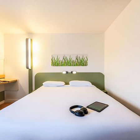Ibis Budget Villefranche Limas ภายนอก รูปภาพ