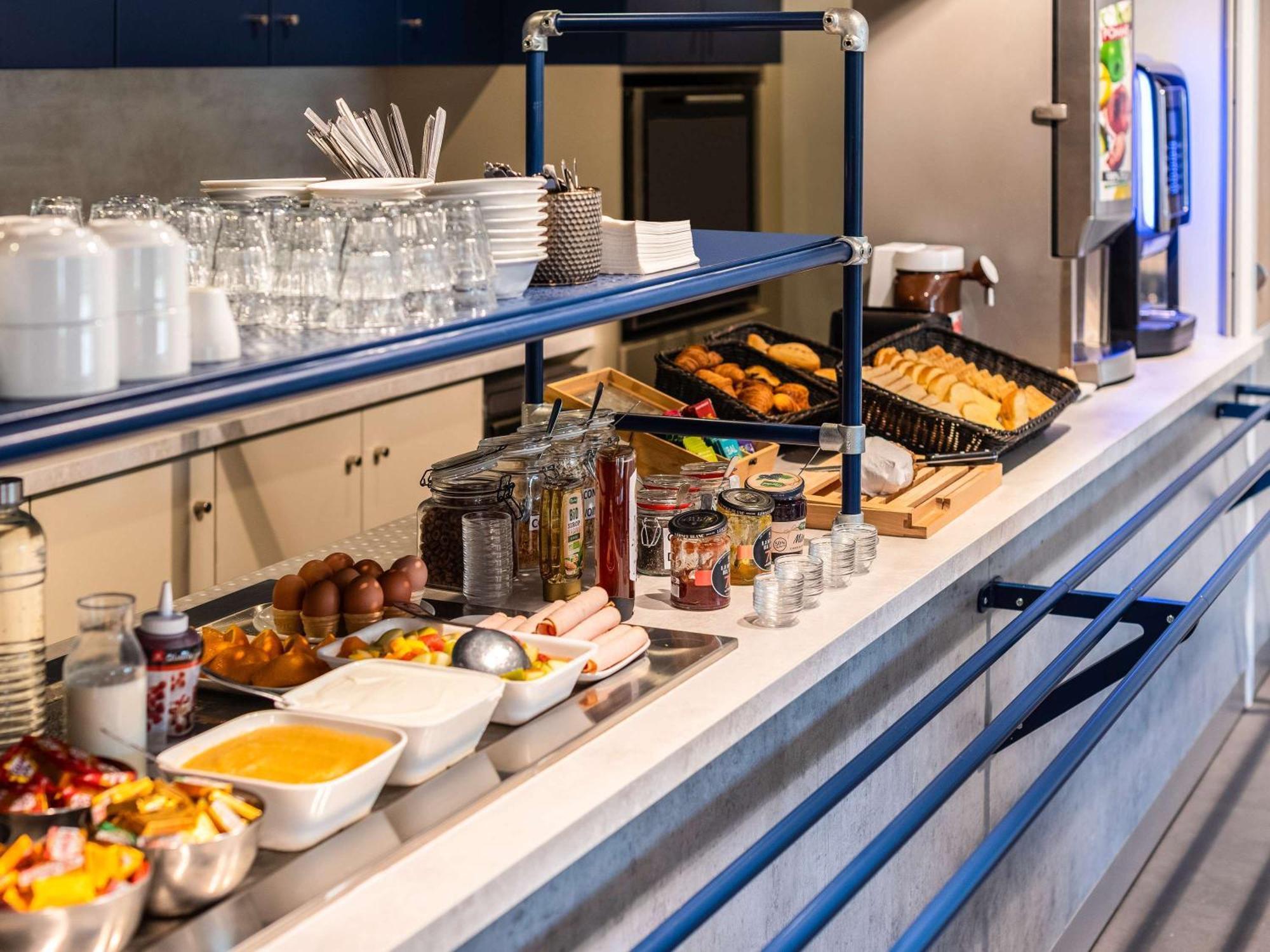 Ibis Budget Villefranche Limas ภายนอก รูปภาพ